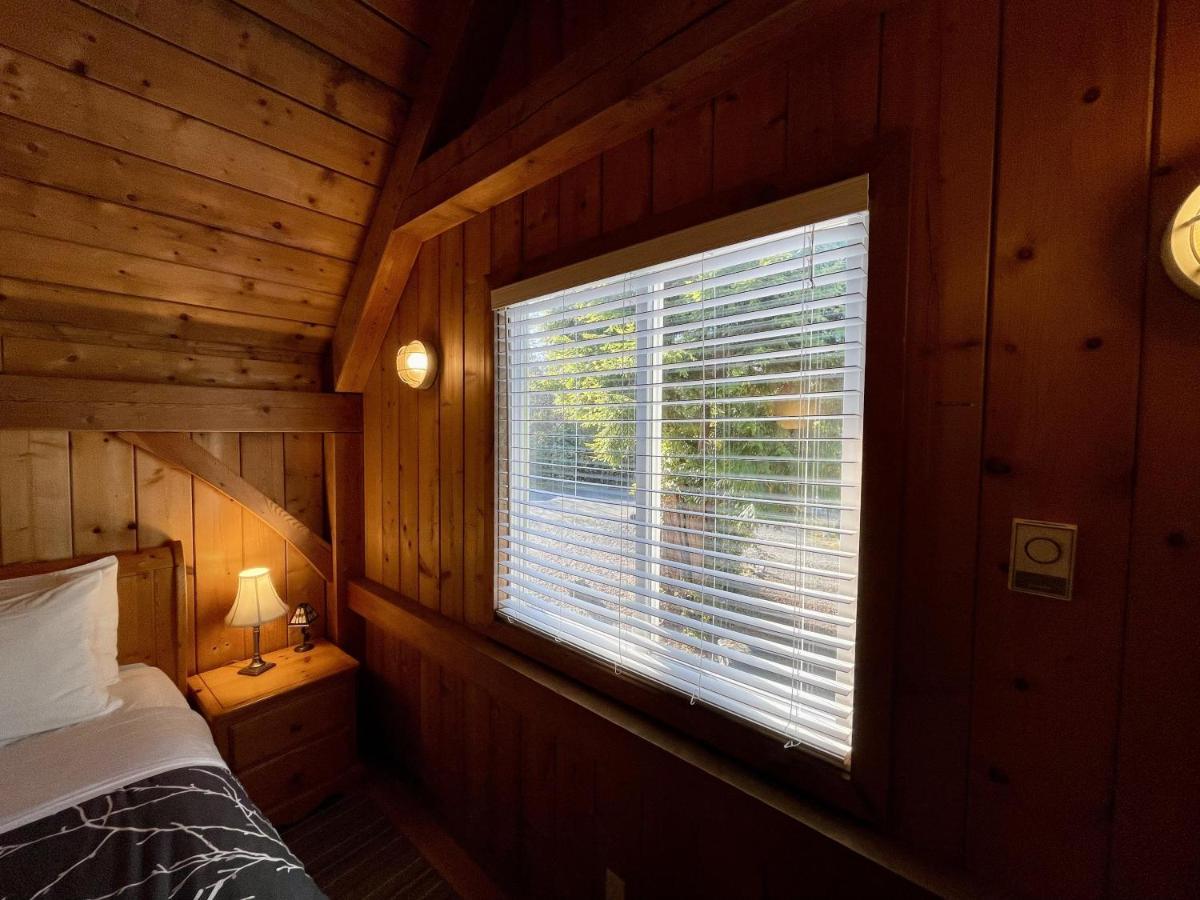 Waterfront Timber Frame Cottage! Уклуелет Екстериор снимка