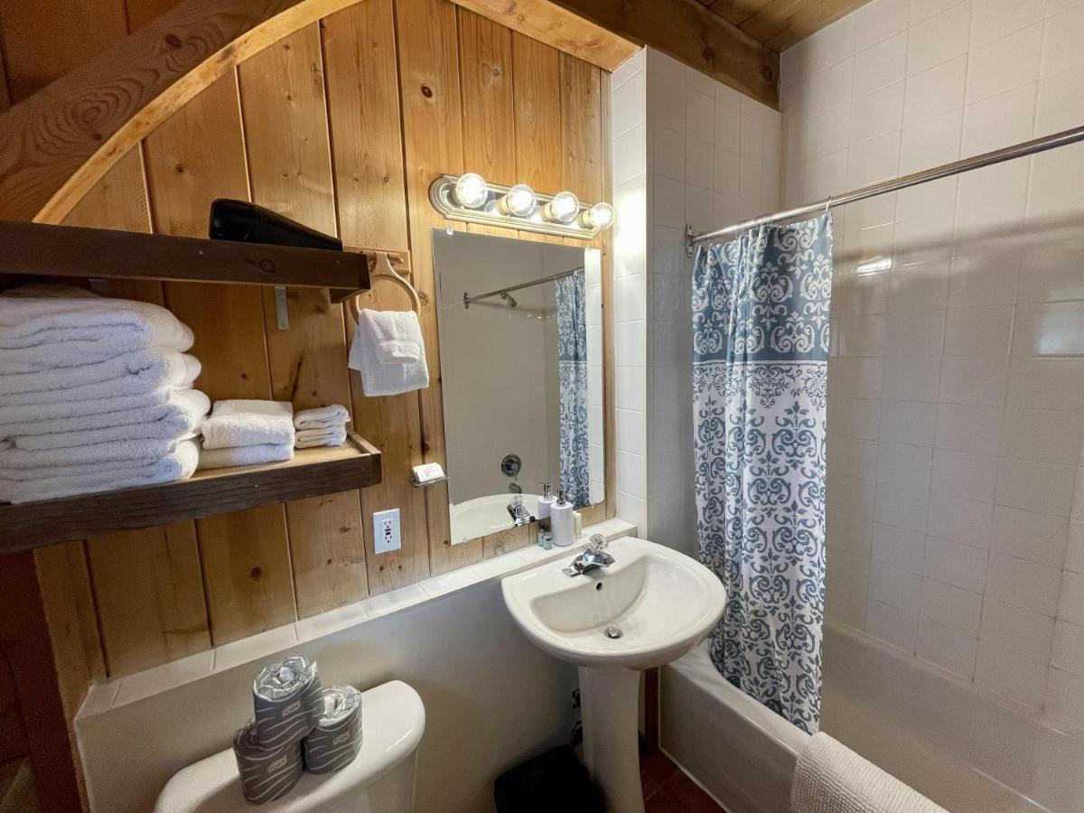 Waterfront Timber Frame Cottage! Уклуелет Екстериор снимка