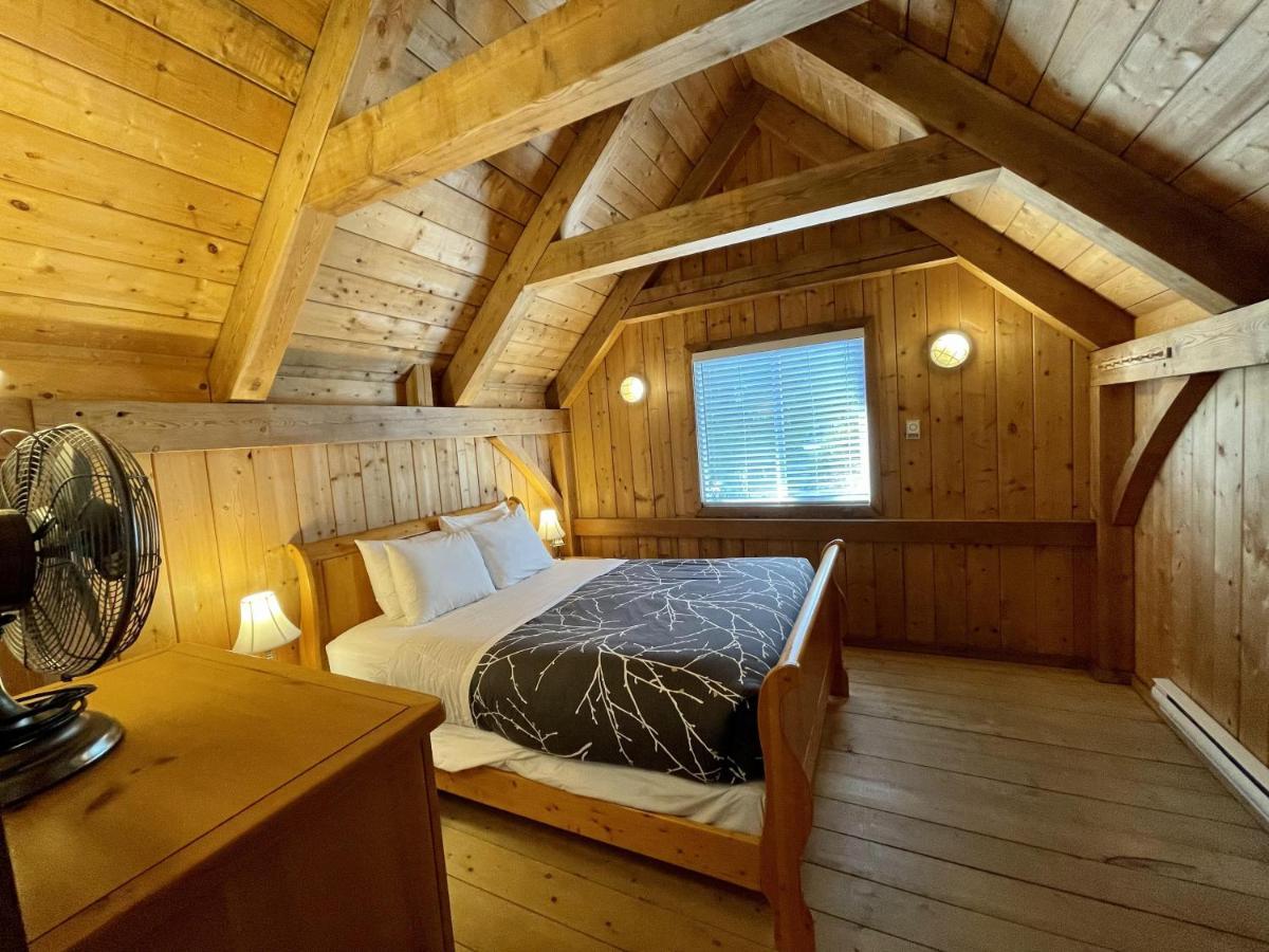 Waterfront Timber Frame Cottage! Уклуелет Екстериор снимка